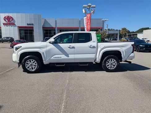 Certified 2025 Toyota Tacoma SR5 image 6