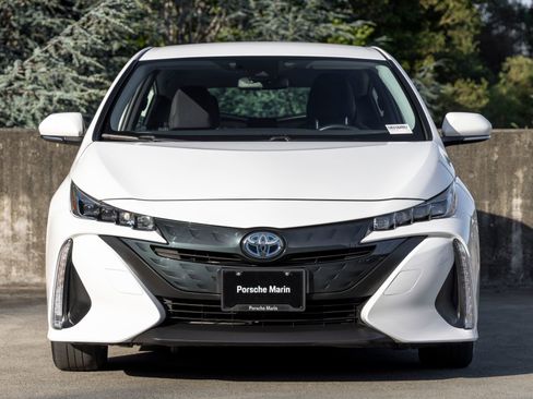 Used 2021 Toyota Prius Prime LE FWD image 8