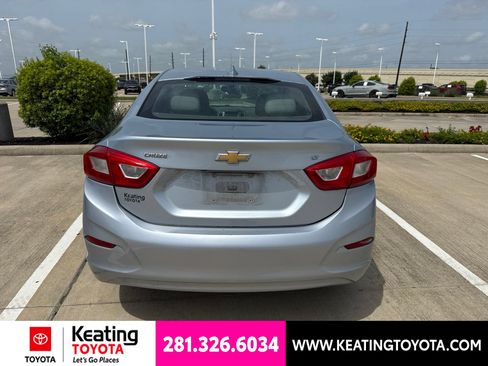 Used 2017 Chevrolet Cruze LT w/ Convenience Package FWD image 6