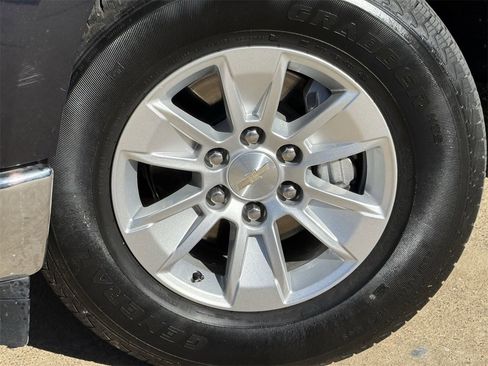 Used 2024 Chevrolet Silverado 1500 LT image 9