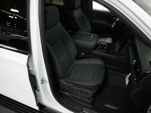 New 2026 GMC Yukon XL AT4 w/ AT4 Premium Plus Package AWD/4WD image 21