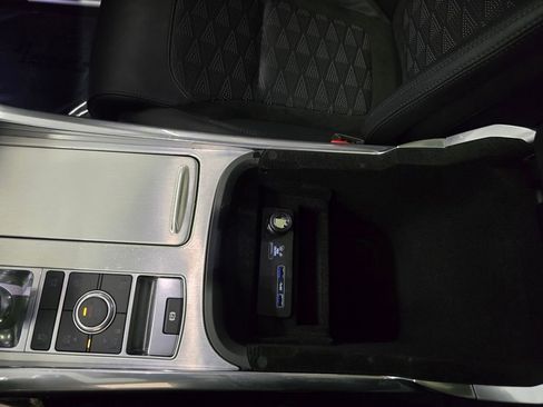 Used 2022 Land Rover Range Rover Sport SVR image 32