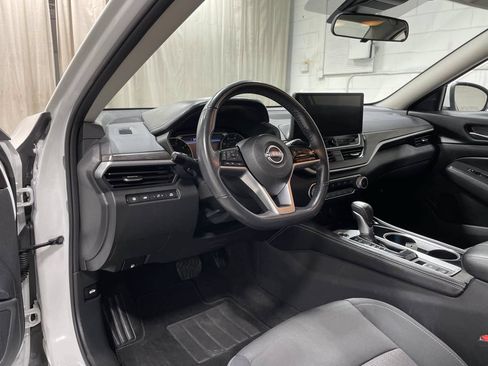 Used 2024 Nissan Altima 2.5 SV w/ SV Premium Package AWD/4WD image 9