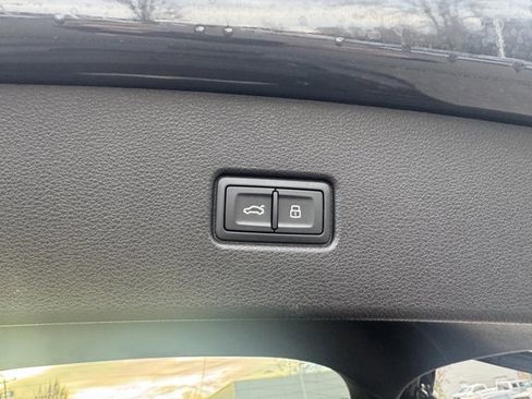 Certified 2025 Audi Q5 2.0T Premium w/ Convenience Plus Package image 35