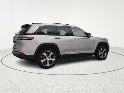 Used 2023 Jeep Grand Cherokee 4WD 4xe image 8