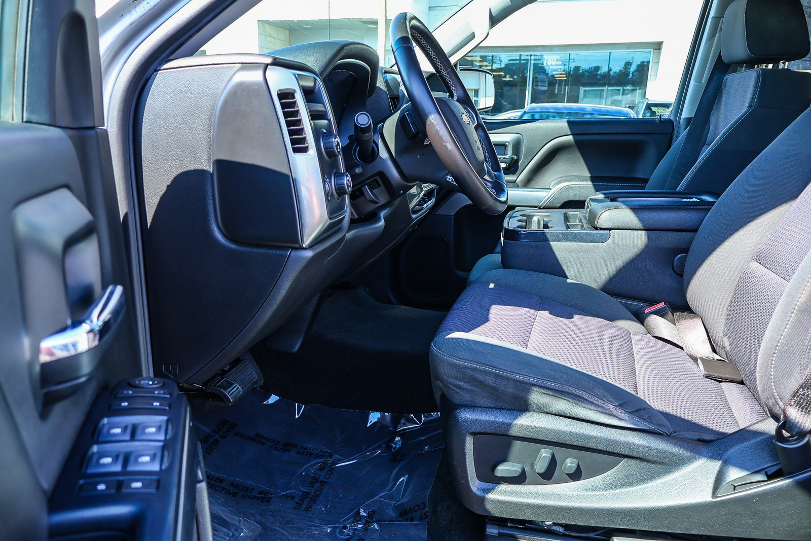 Used 2018 Chevrolet Silverado 1500 LT w/ LT Eassist Package AWD/4WD image 2