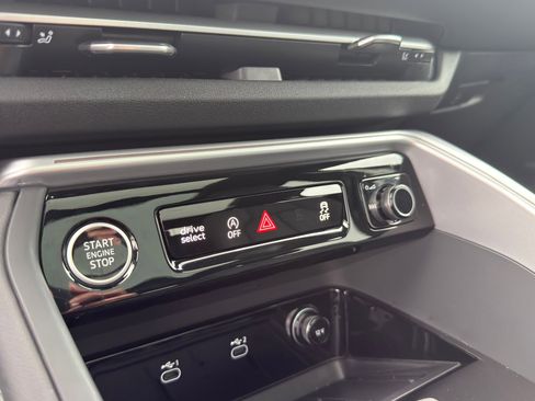 Used 2025 Audi Q5 Premium Plus w/ Premium Plus image 15