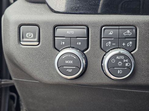 Used 2025 GMC Sierra 1500 SLT AWD/4WD image 19