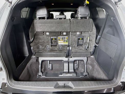 Certified 2025 Toyota Sienna Limited FWD image 41