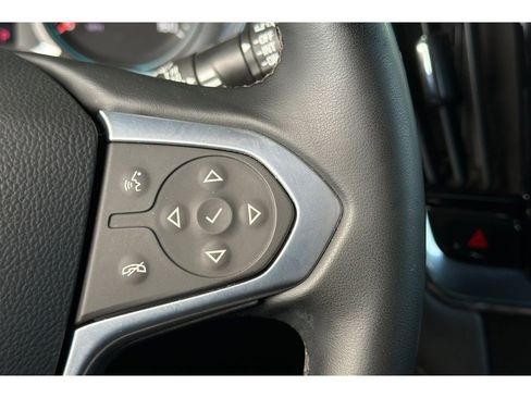 Used 2023 Chevrolet Traverse LT image 29