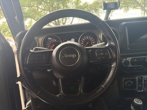 Used 2021 Jeep Gladiator Willys image 16