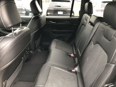 New 2025 Jeep Grand Cherokee 4WD image 25