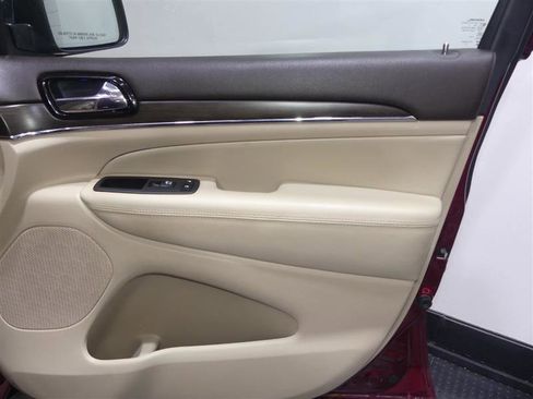 Used 2020 Jeep Grand Cherokee Overland image 19