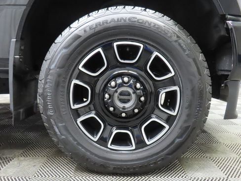 Used 2022 Ford F250 Lariat w/ Black Appearance Pkg AWD/4WD image 10