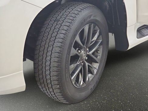 Certified 2022 Lexus GX 460 Premium w/ Premium Package AWD/4WD image 12