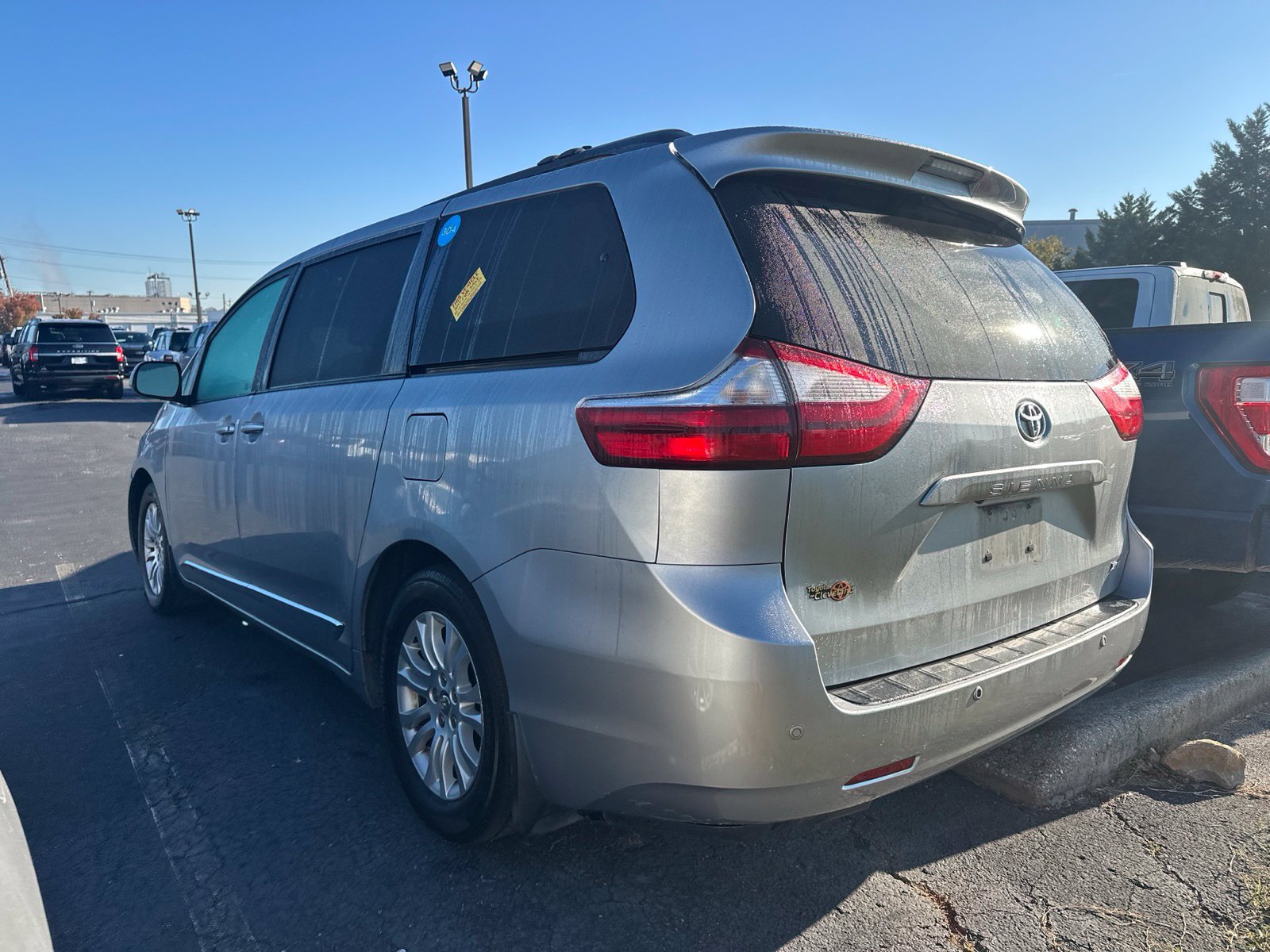 Used 2016 Toyota Sienna XLE w/ XLE Navigation Package FWD image 5