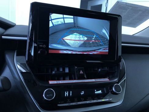 Certified 2025 Toyota Corolla LE image 27