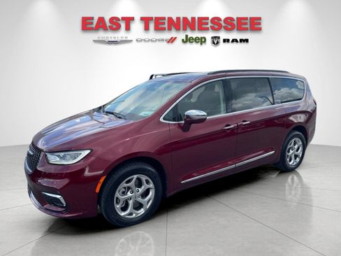 Used 2022 Chrysler Pacifica Limited AWD/4WD image 7