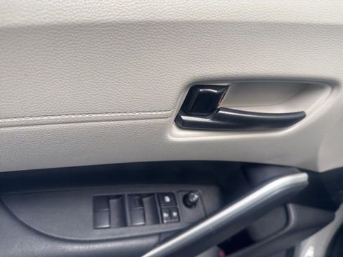 Used 2025 Toyota Corolla Cross LE image 13