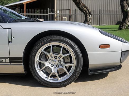 Used 2005 Ford GT RWD image 11
