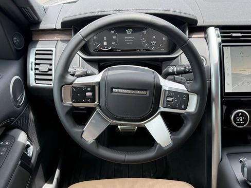 New 2025 Land Rover Discovery Dynamic SE image 20