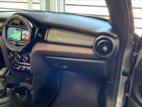 Used 2017 MINI Cooper Convertible image 18