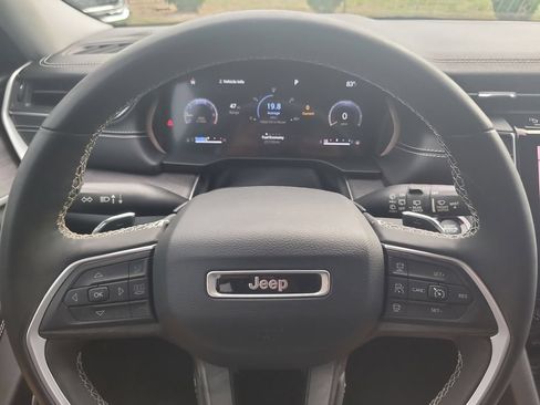 Certified 2023 Jeep Grand Cherokee Limited w/ Luxury Tech Group II AWD/4WD image 35