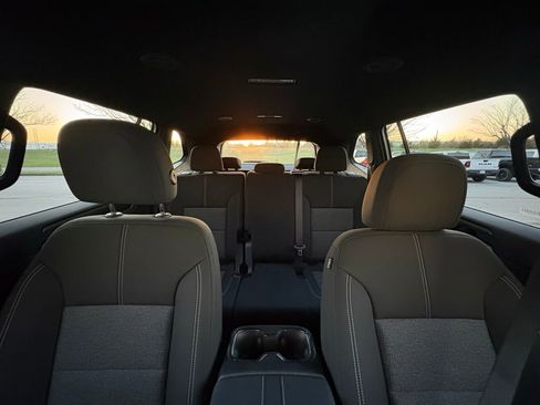 Used 2025 GMC Acadia Elevation image 42