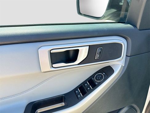 Used 2023 Ford Explorer XLT w/ Equipment Group 202A image 9