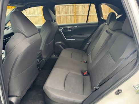 Used 2024 Toyota RAV4 SE image 19