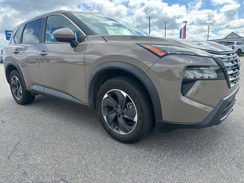 Used 2025 Nissan Rogue SV FWD image 16