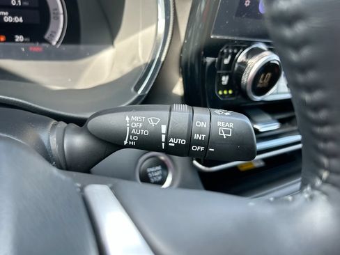 Used 2024 Toyota Highlander Platinum FWD image 21