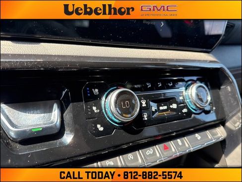 Used 2024 GMC Sierra 1500 AT4 w/ Technology Package image 31