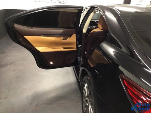 Used 2018 Lexus ES 350 w/ Navigation System Package image 24