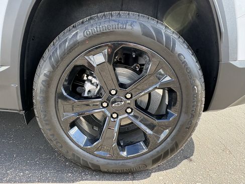 Used 2026 Chevrolet Equinox LT image 11