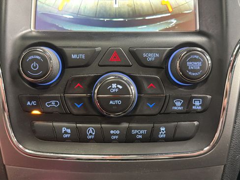 Used 2018 Jeep Grand Cherokee Overland AWD/4WD image 31