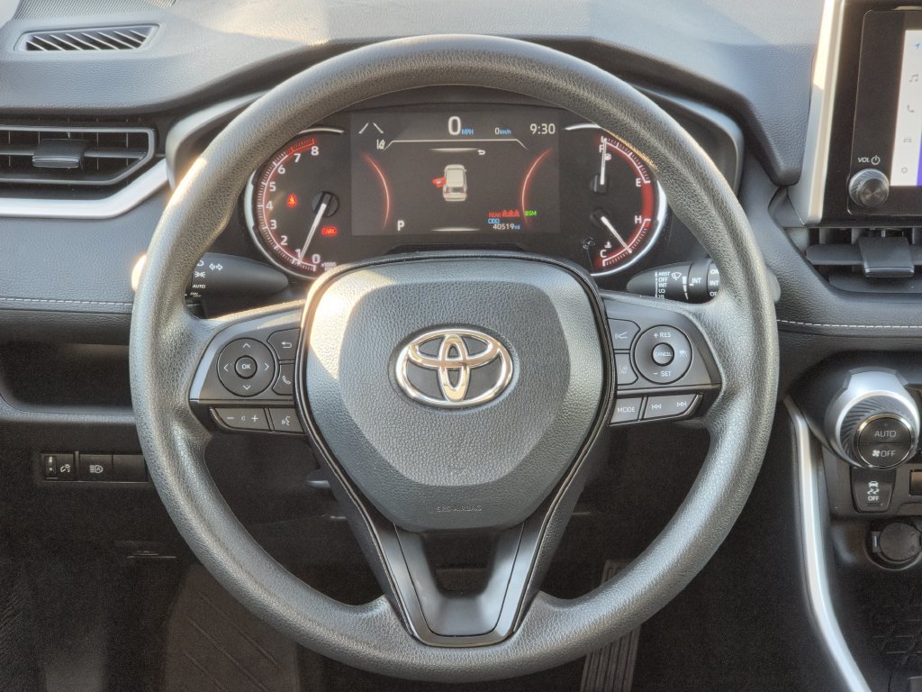 Used 2025 Toyota RAV4 XLE FWD image 15