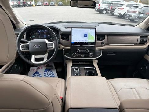 Used 2024 Ford Expedition Limited image 12