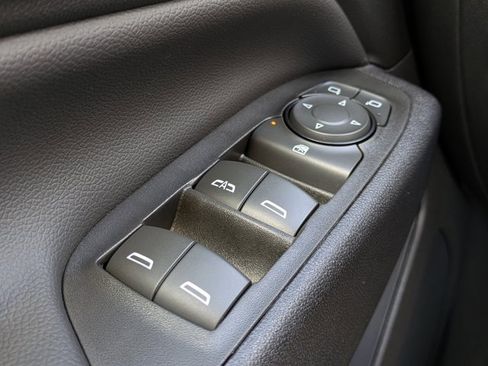 Used 2023 Chevrolet Equinox LT image 19