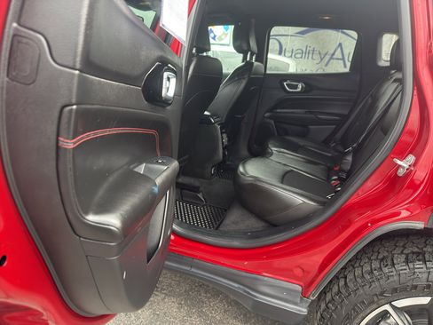 Used 2025 Jeep Compass Trailhawk AWD/4WD image 11