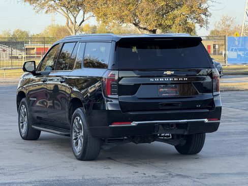 Used 2025 Chevrolet Suburban LT image 10