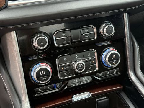 Used 2023 GMC Yukon Denali Ultimate AWD/4WD image 22