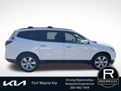 Used 2017 Chevrolet Traverse LT w/ Style and Technology Package FWD image 6