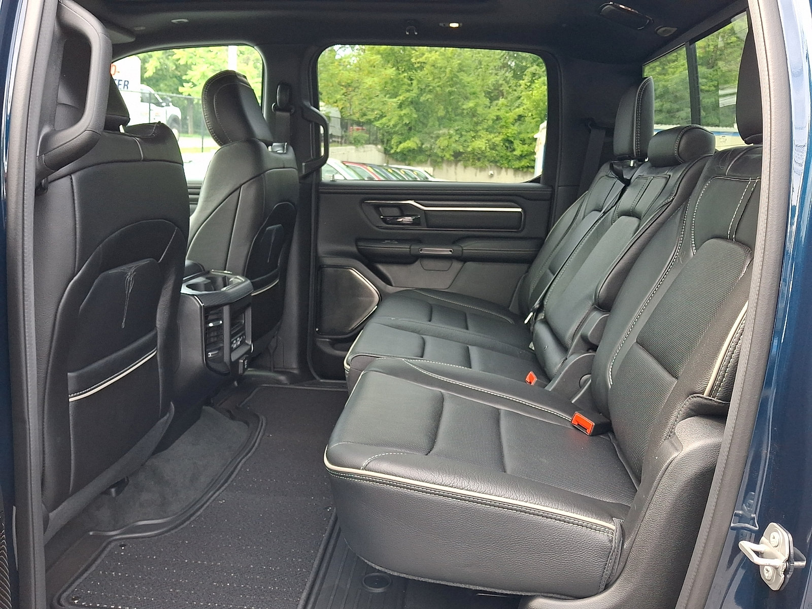 Used 2024 RAM 1500 Limited AWD/4WD image 10
