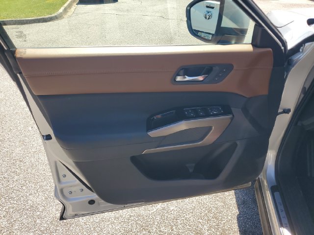 Certified 2025 Nissan Pathfinder Platinum w/ Cargo Package FWD image 27