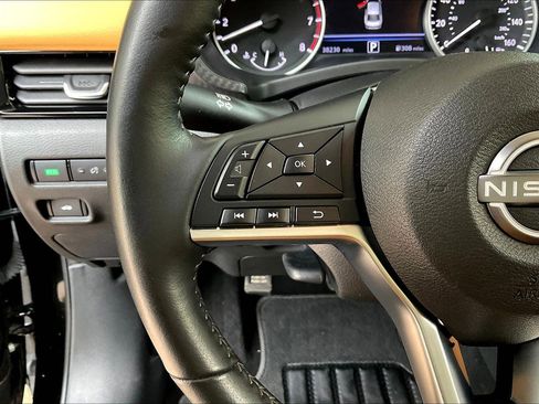 Used 2024 Nissan Sentra SV w/ SV Premium Package FWD image 11