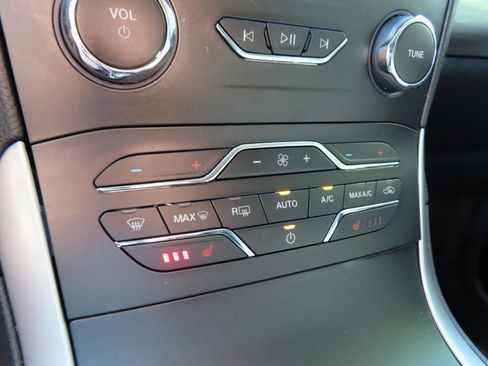 Used 2020 Ford Edge SEL FWD image 26