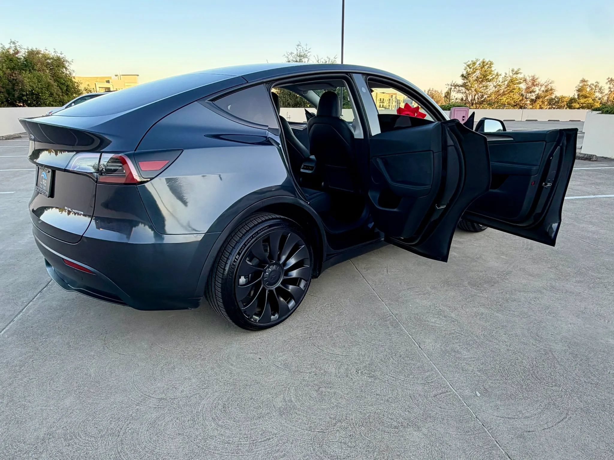 Used 2025 Tesla Model Y Long Range AWD/4WD image 32