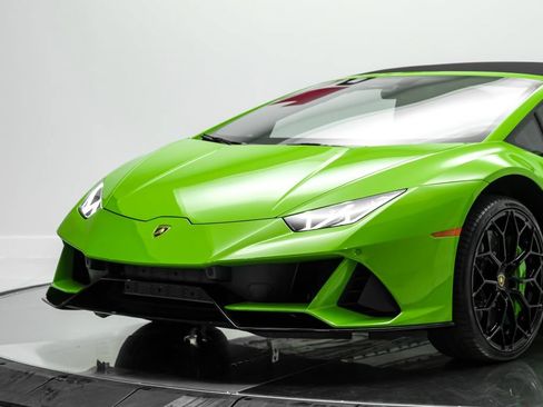 Used 2024 Lamborghini Huracan EVO AWD/4WD image 3