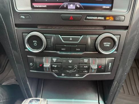 Used 2016 Ford Explorer XLT w/ Equipment Group 202A AWD/4WD image 21